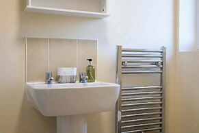 Spacious 5-bed Contractor House - Parking Wi-fi