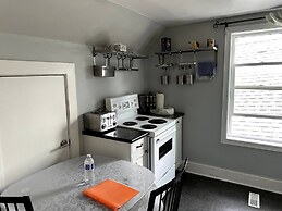 Cozy Duplex 2nd Floor Suite