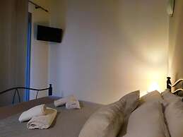 Vassia Holiday Home's