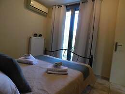 Vassia Holiday Home's