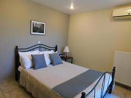 Vassia Holiday Home's