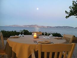 Vassia Holiday Home's