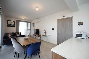 Larnaca Salt Lake Gem Airy 2 Bdrm Apartment