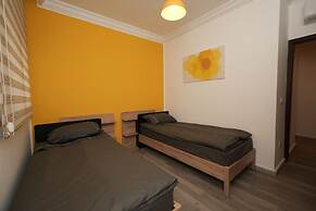 The Yellow Apartment Badaro 3 Bdrm 24 7 Electric