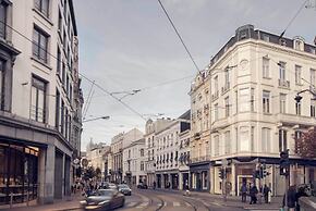 A Place - Schuttershofstraat 1