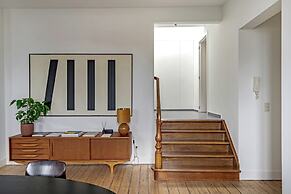 A Place - Schuttershofstraat 1