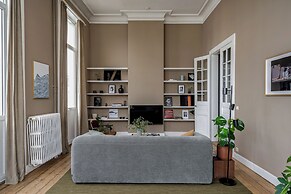 A Place - Schuttershofstraat 1