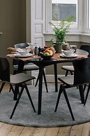 A Place - Schuttershofstraat 1