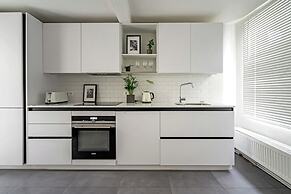 A Place - Schuttershofstraat 1