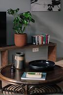 A Place - Schuttershofstraat 5