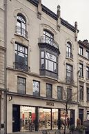 A Place - Schuttershofstraat 5
