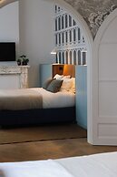 A Place - Schuttershofstraat 55