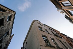 A Place - Leeuwenstraat 15