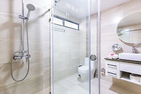 Stylish 1BR Apartment – Pool Access, Close to Beach