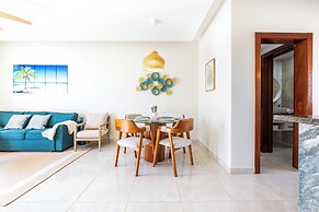 Stylish 1BR Apartment – Pool Access, Close to Beach
