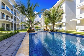 Stylish 1BR Apartment – Pool Access, Close to Beach
