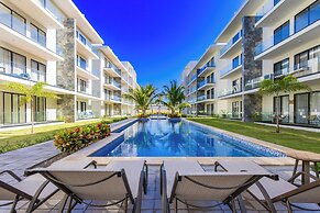 Stylish 1BR Apartment – Pool Access, Close to Beach