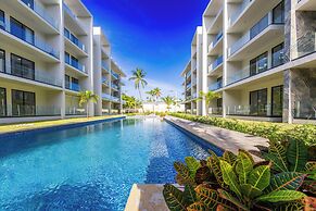 Stylish 1BR Apartment – Pool Access, Close to Beach