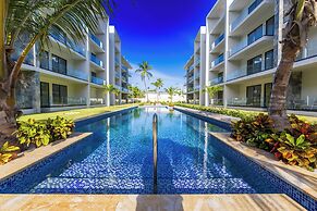 Stylish 1BR Apartment – Pool Access, Close to Beach