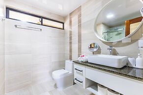 Stylish 1BR Apartment – Pool Access, Close to Beach