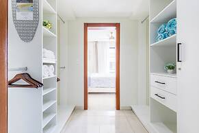 Stylish 1BR Apartment – Pool Access, Close to Beach