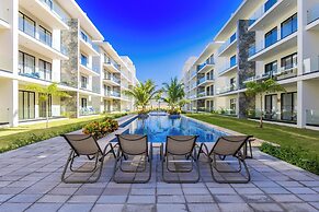 Stylish 1BR Apartment – Pool Access, Close to Beach