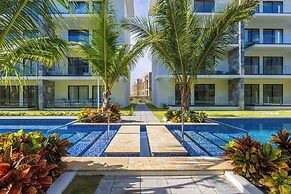 Stylish 1BR Apartment – Pool Access, Close to Beach
