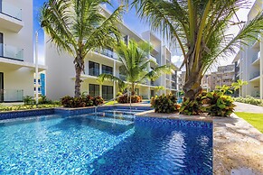Stylish 1BR Apartment – Pool Access, Close to Beach