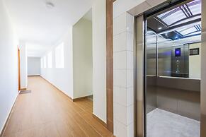 Stylish 1BR Apartment – Pool Access, Close to Beach