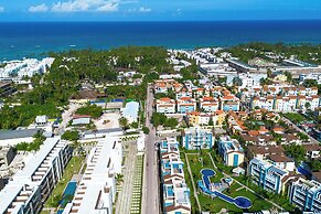 Stylish 1BR Apartment – Pool Access, Close to Beach