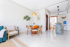 Stylish 1BR Apartment – Pool Access, Close to Beach