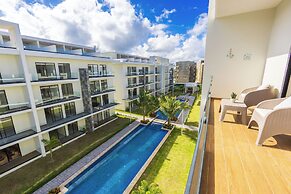 Stylish 1BR Apartment – Pool Access, Close to Beach