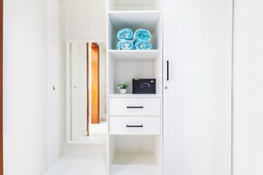 Stylish 1BR Apartment – Pool Access, Close to Beach