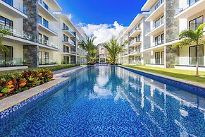 Stylish 1BR Apartment – Pool Access, Close to Beach
