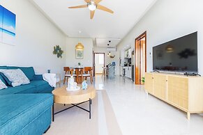 Stylish 1BR Apartment – Pool Access, Close to Beach
