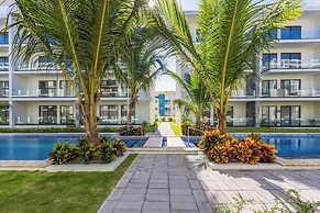 Stylish 1BR Apartment – Pool Access, Close to Beach