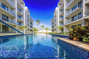 Stylish 1BR Apartment – Pool Access, Close to Beach