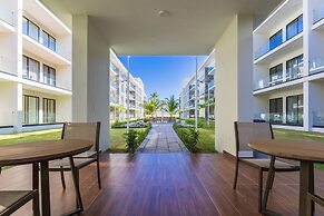 Stylish 1BR Apartment – Pool Access, Close to Beach