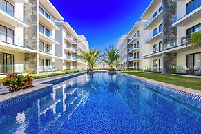 Stylish 1BR Apartment – Pool Access, Close to Beach