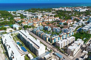 Stylish 1BR Apartment – Pool Access, Close to Beach