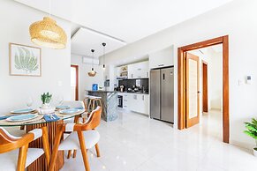 Stylish 1BR Apartment – Pool Access, Close to Beach