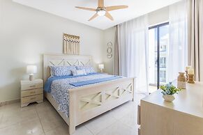 Stylish 1BR Apartment – Pool Access, Close to Beach
