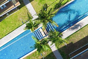 Stylish 1BR Apartment – Pool Access, Close to Beach
