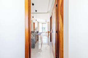 Stylish 1BR Apartment – Pool Access, Close to Beach