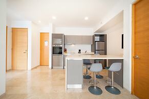 2 BR Condo with Rooftop Pool - Sasha II