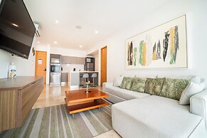 2 BR Condo with Rooftop Pool - Sasha II