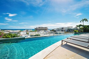 2 BR Condo with Rooftop Pool - Sasha II