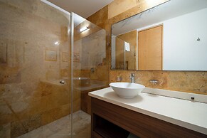 2 BR Condo with Rooftop Pool - Sasha II