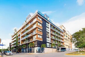 2 BR Condo with Rooftop Pool - Sasha II