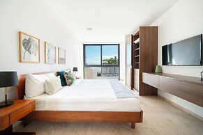 2 BR Condo with Rooftop Pool - Sasha II